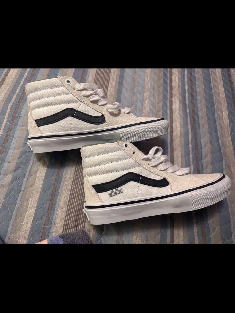 Vans High-Top Skate Sneakers in White & Black Kids‎ size 4.5